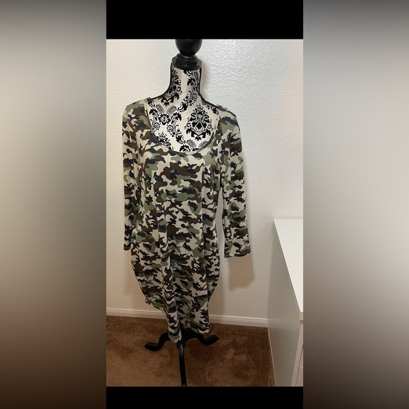 🦋Forever 21 Scoop Neckline Camo Shirt Dress Size 3X - Picture 1 of 7